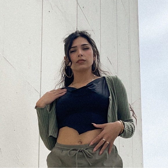 Meet your Posher, Acacia - Picture 1 of 1